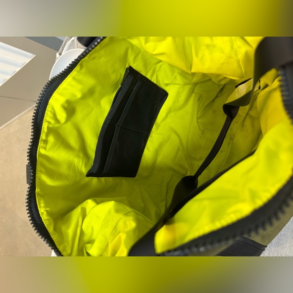 Timbuk2 Lug Tote - Picture 3 of 4